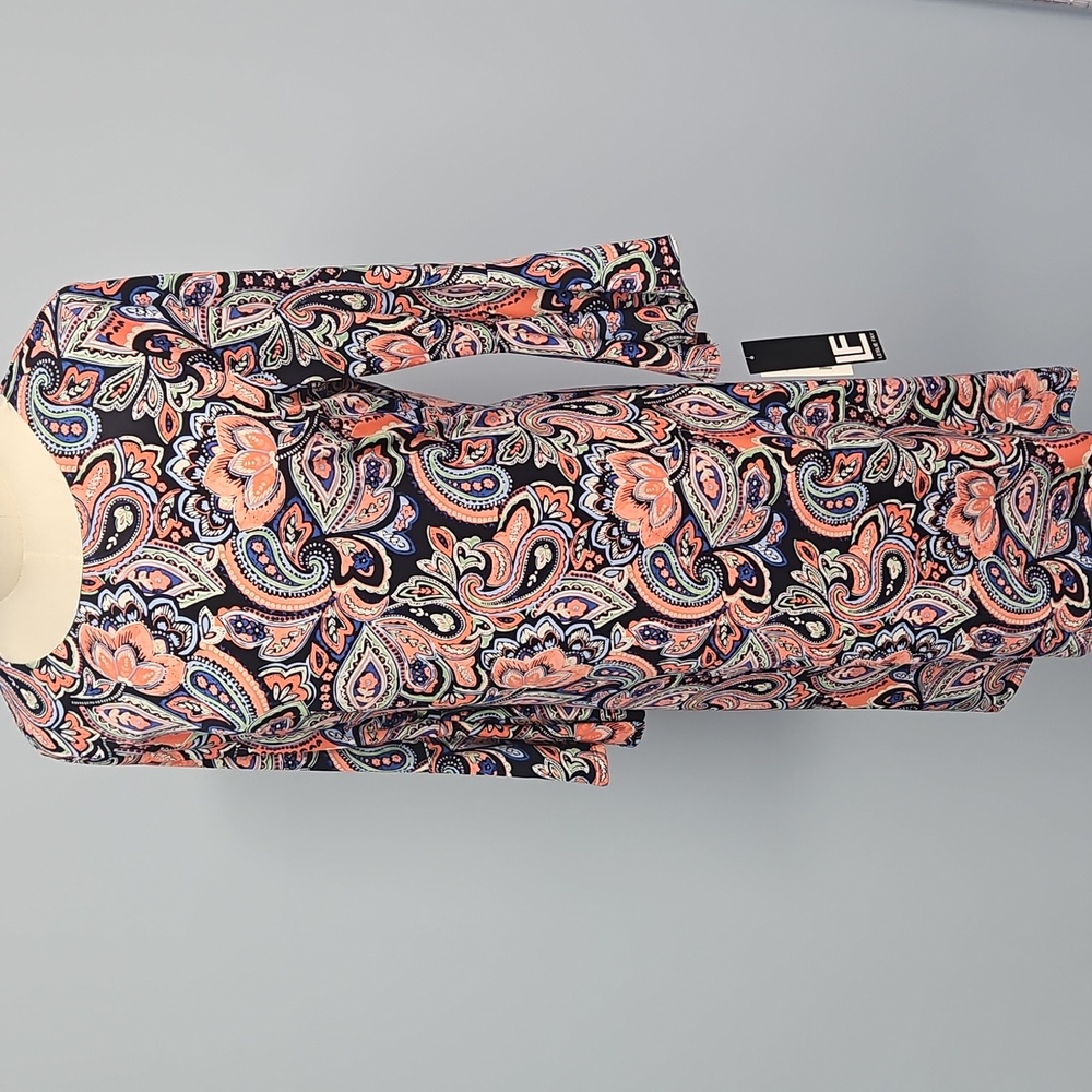 Leslie Fay 3/4 Flounce Sleeve Crew Neck Sheath Dress: Navy/Coral Paisley:Size- 4